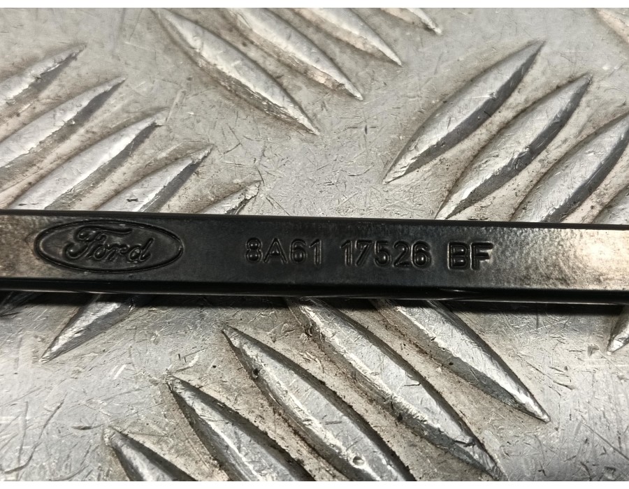 Recambio de brazo limpia delantero derecho para ford fiesta (ccn) 1.25 16v cat referencia OEM IAM 8A6117526BF  