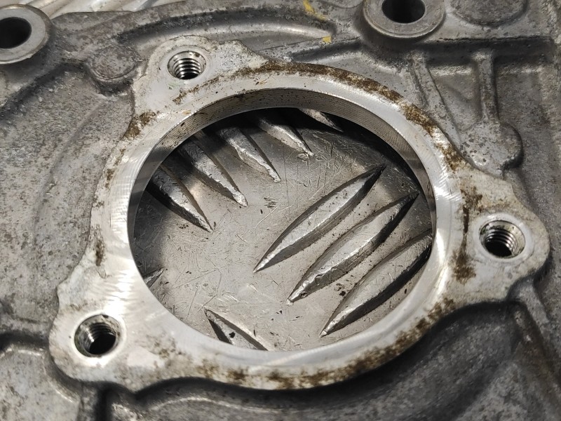 Recambio de tapa distribucion para mercedes-benz clase c (w205) familiar referencia OEM IAM A2740150700  