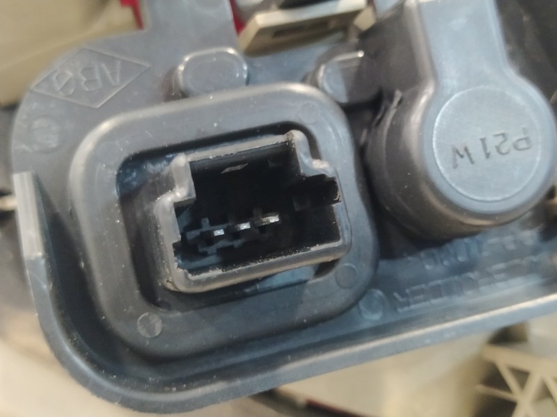 Recambio de piloto trasero derecho interior para renault fluence 1.5 dci diesel fap referencia OEM IAM 265500038R  