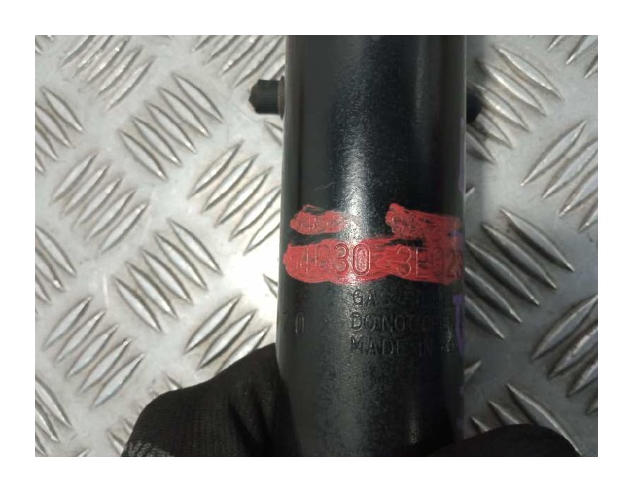 Recambio de amortiguador delantero izquierdo para kia sorento 2.5 crdi cat referencia OEM IAM 546303E023  