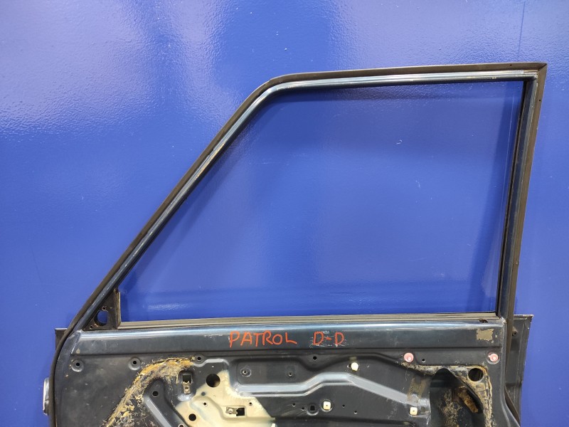 Recambio de puerta delantera derecha para nissan patrol gr (y60) 2.8 turbodiesel referencia OEM IAM   
