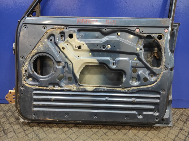 Recambio de puerta delantera derecha para nissan patrol gr (y60) 2.8 turbodiesel referencia OEM IAM   
