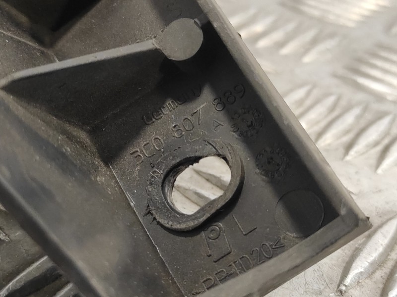 Recambio de soporte faro izquierdo para volkswagen passat variant (3c5) 2.0 tdi referencia OEM IAM 3C0807889  