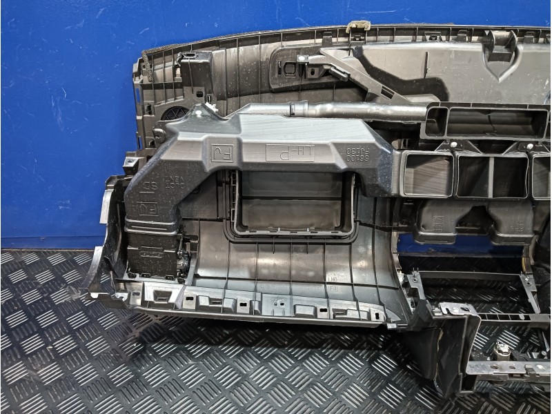 Recambio de salpicadero para subaru xv 2.0 cat referencia OEM IAM 66040FJ010  