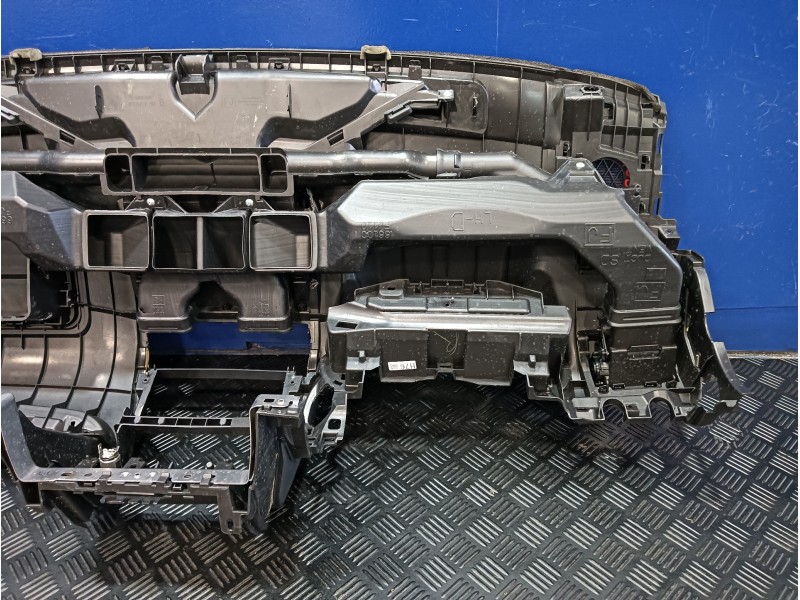 Recambio de salpicadero para subaru xv 2.0 cat referencia OEM IAM 66040FJ010  