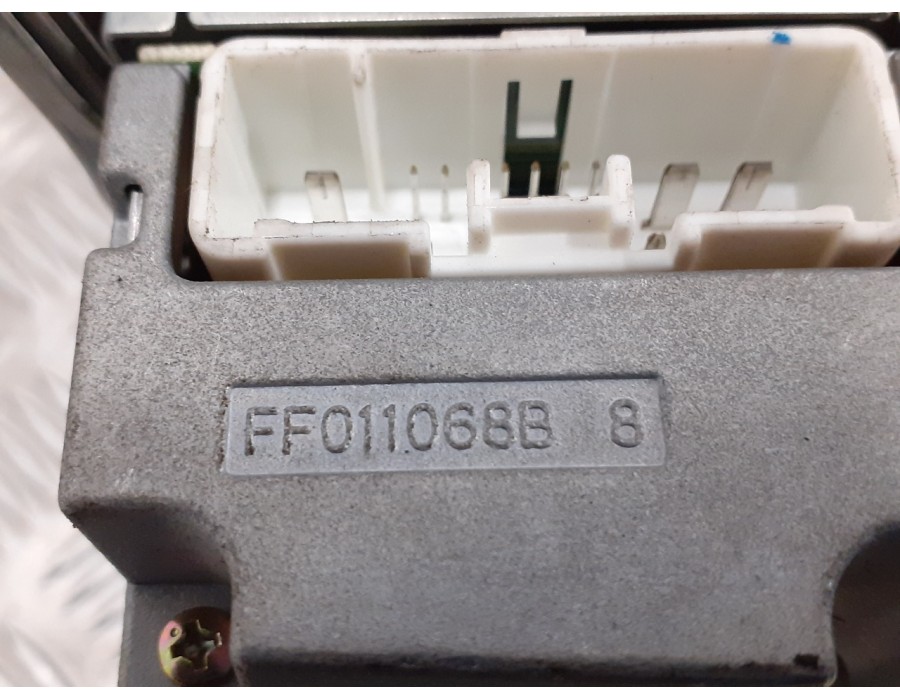 Recambio de sistema audio / radio cd para mazda 6 monovolumen (gy) 2.0 diesel cat referencia OEM IAM GJ6G66DSXG02 FG012724 FG012