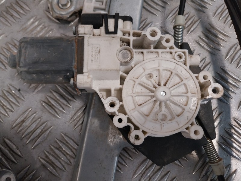 Recambio de elevalunas delantero derecho para mitsubishi colt berlina 3 (z30) referencia OEM IAM 5713A136  