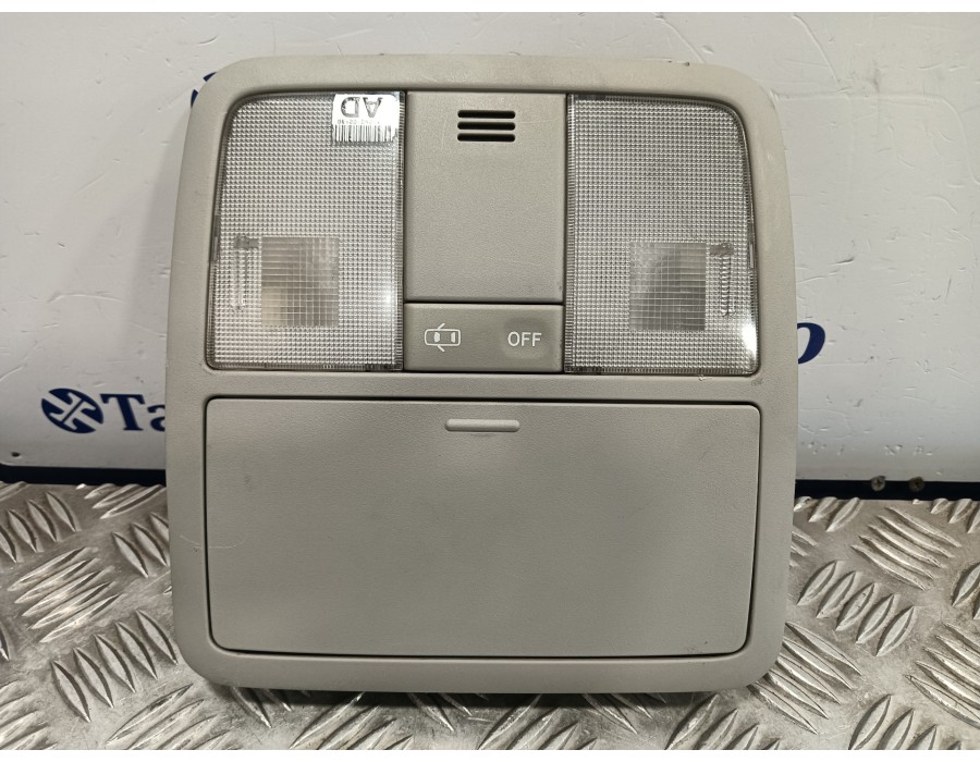 Recambio de luz interior para toyota auris 1.4 turbodiesel cat referencia OEM IAM 8126002480AD  2JM01103301