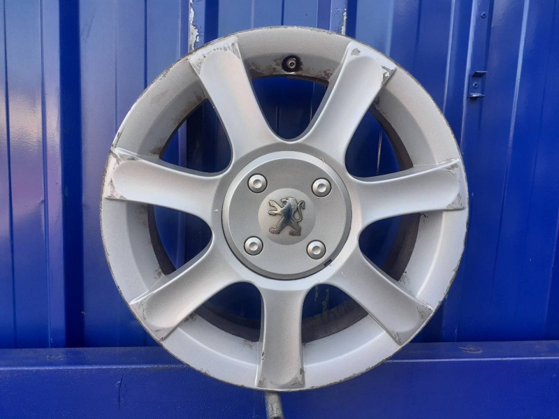 Recambio de llanta para peugeot 1007 1.4 referencia OEM IAM 9649523180  