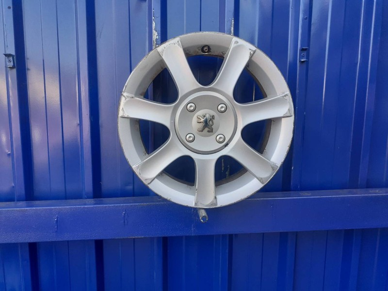 Recambio de llanta para peugeot 1007 1.4 referencia OEM IAM 9649523180  