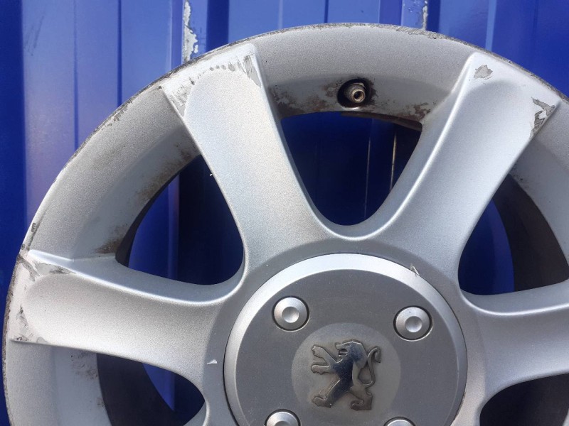 Recambio de llanta para peugeot 1007 1.4 referencia OEM IAM 9649523180  