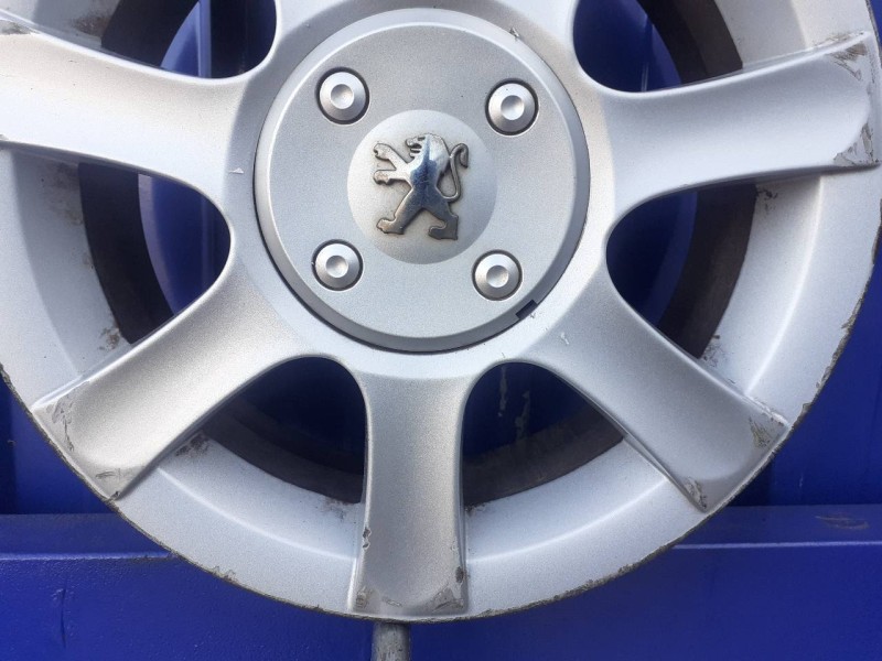 Recambio de llanta para peugeot 1007 1.4 referencia OEM IAM 9649523180  