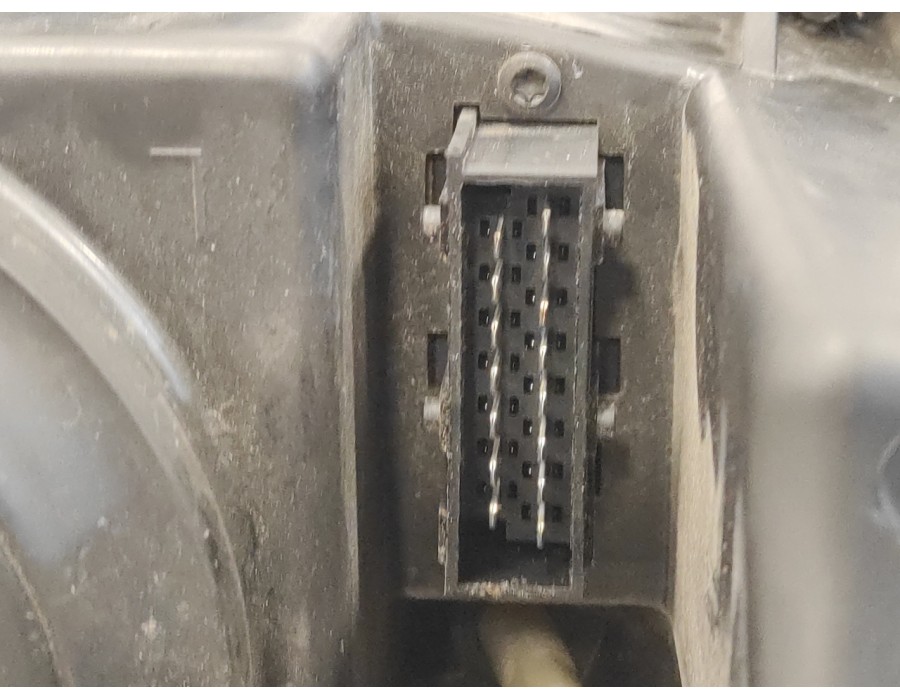 Recambio de faro izquierdo para peugeot 407 sw 2.0 16v hdi fap cat (rhr / dw10bted4) referencia OEM IAM 0301213273  