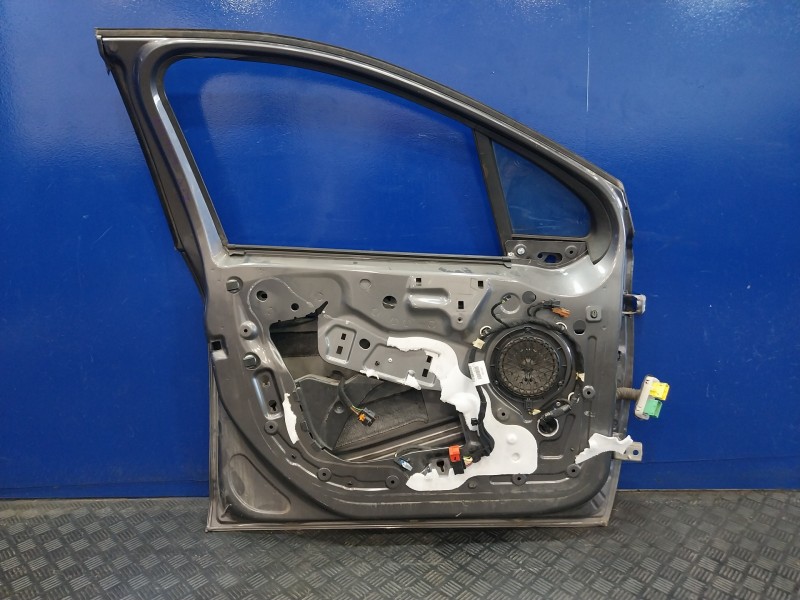 Recambio de puerta delantera izquierda para peugeot 208 1.2 12v vti referencia OEM IAM   