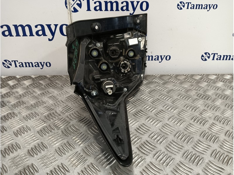 Recambio de piloto trasero derecho para toyota yaris (xpa1f/mxph11/chxnbw) hybrid 1.5cc referencia OEM IAM 81551K0040  