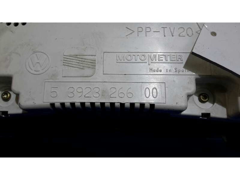 Recambio de cuadro instrumentos para volkswagen polo berlina (6n1) 1.6 referencia OEM IAM 5392326600  