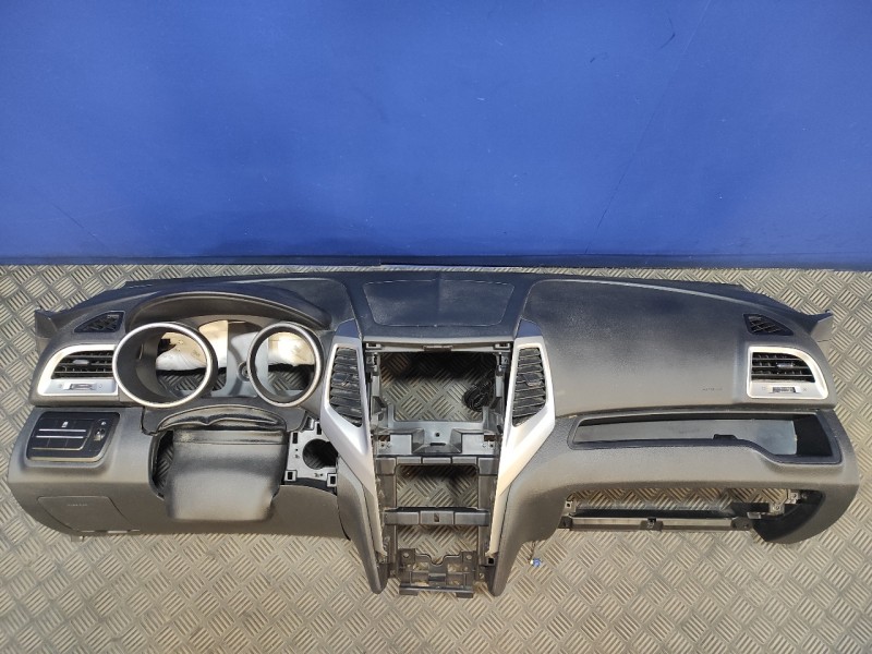 Recambio de salpicadero para ssangyong tivoli premium 4x2 referencia OEM IAM   