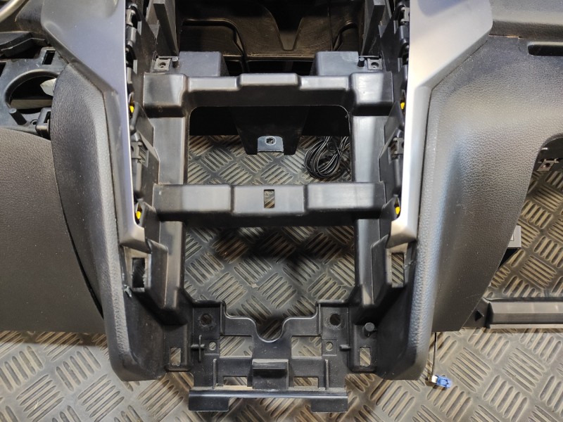 Recambio de salpicadero para ssangyong tivoli premium 4x2 referencia OEM IAM   