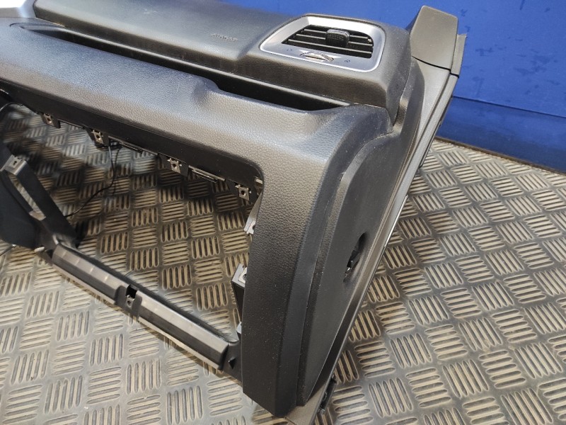 Recambio de salpicadero para ssangyong tivoli premium 4x2 referencia OEM IAM   