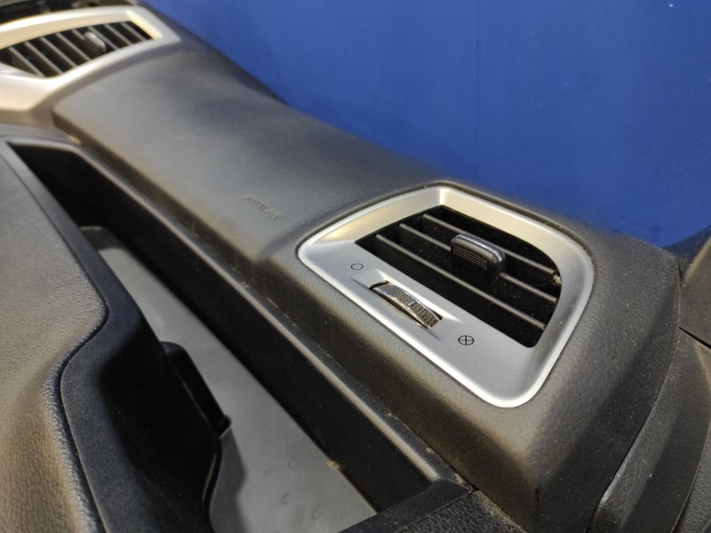 Recambio de salpicadero para ssangyong tivoli premium 4x2 referencia OEM IAM   