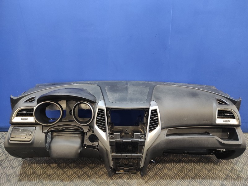 Recambio de salpicadero para ssangyong tivoli premium 4x2 referencia OEM IAM   