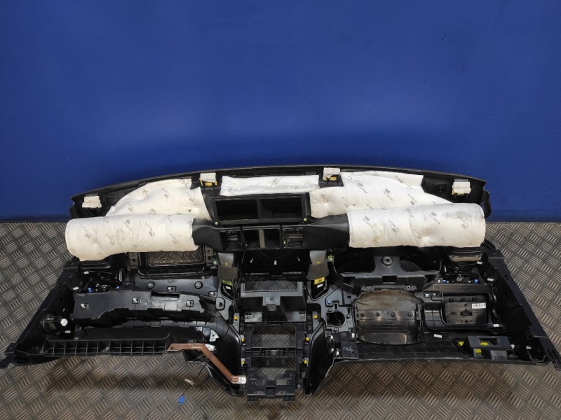 Recambio de salpicadero para ssangyong tivoli premium 4x2 referencia OEM IAM   