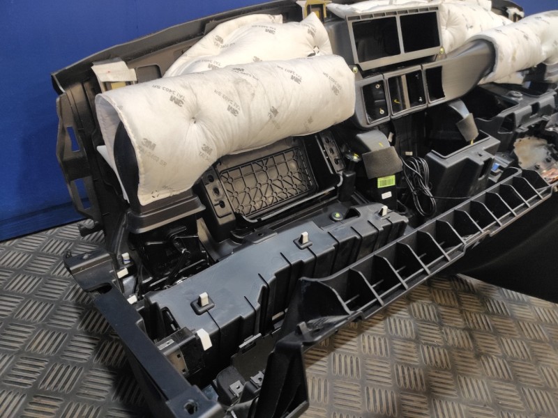 Recambio de salpicadero para ssangyong tivoli premium 4x2 referencia OEM IAM   