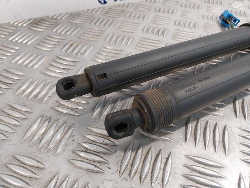 Recambio de amortiguadores maletero / porton para mercedes-benz clase gla (w156) referencia OEM IAM A1568900230  A1569800764