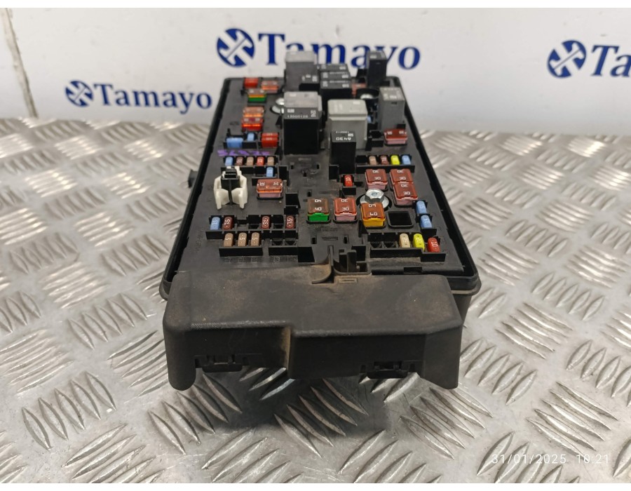 Recambio de caja reles / fusibles para opel insignia berlina 2.0 cdti cat referencia OEM IAM 544949969 13275881 13255300