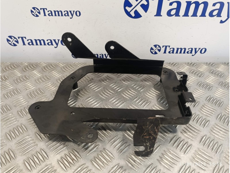 Recambio de soporte radiador central para land rover discovery sport referencia OEM IAM GJ326K767AB  