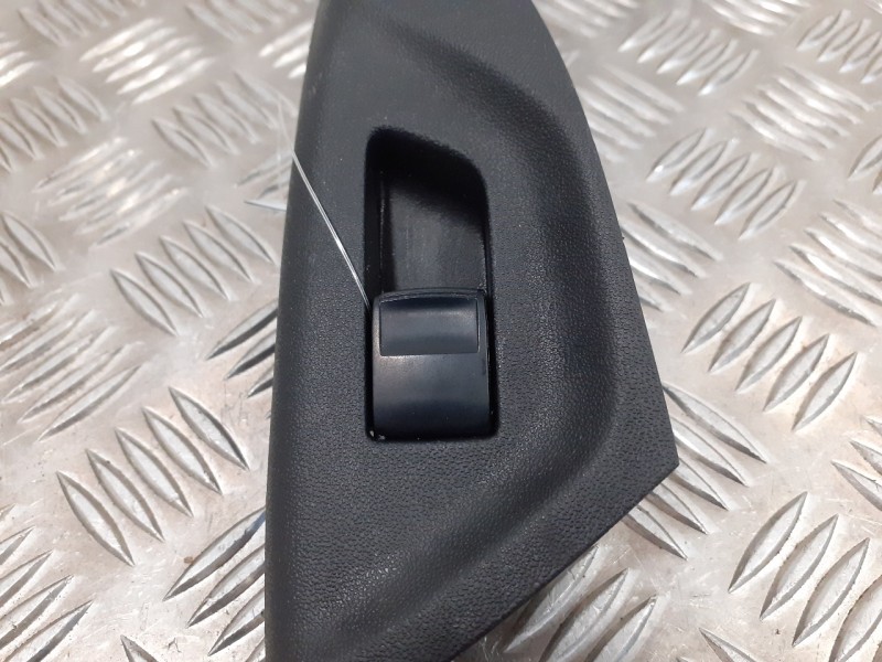 Recambio de mando elevalunas delantero derecho para toyota aygo 1.0 cat referencia OEM IAM   