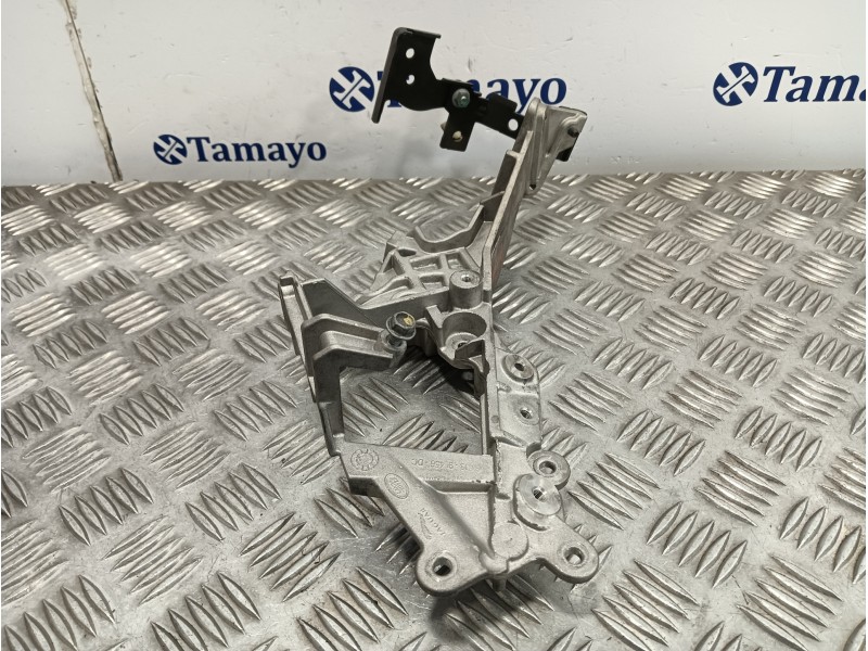 Recambio de soporte alternador para land rover discovery sport referencia OEM IAM G4D39L456DC  