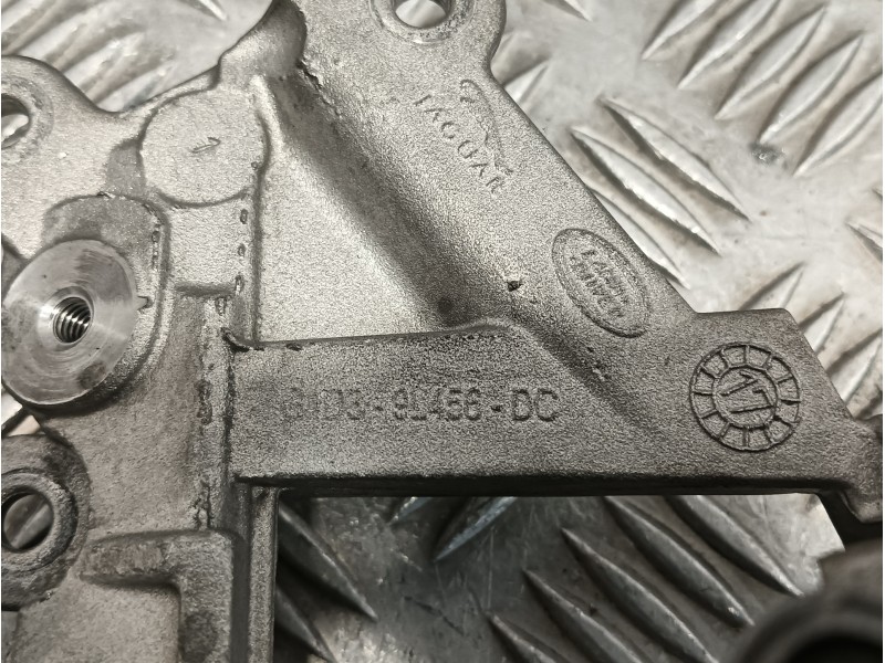 Recambio de soporte alternador para land rover discovery sport referencia OEM IAM G4D39L456DC  