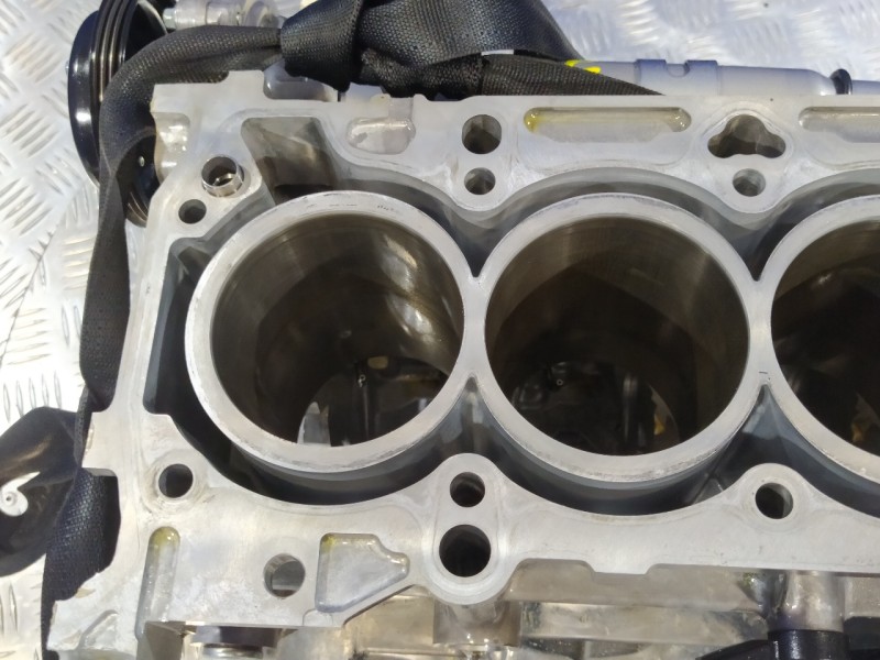 Recambio de bloque para mazda 3 berlina (bp) referencia OEM IAM PE21391340  PE272222