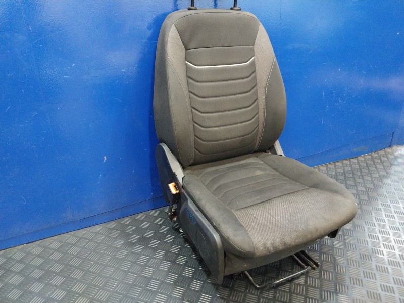 Recambio de asiento delantero izquierdo para iveco daily vi 33s16 referencia OEM IAM   
