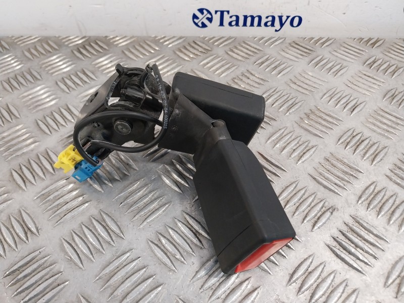 Recambio de enganche cinturon trasero central para mercedes-benz clase gla (w156) referencia OEM IAM A1768600469  