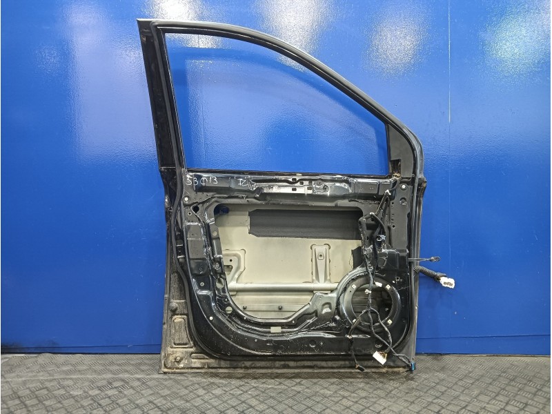 Recambio de puerta delantera izquierda para kia carnival 2.9 crdi cat referencia OEM IAM   