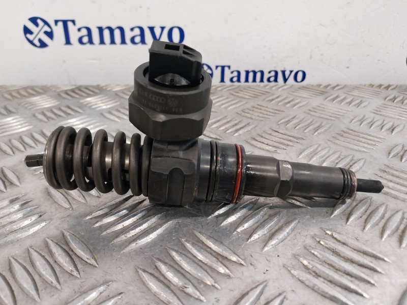 Recambio de inyector para volkswagen passat berlina (3b3) referencia OEM IAM 038130073AA  0414720028