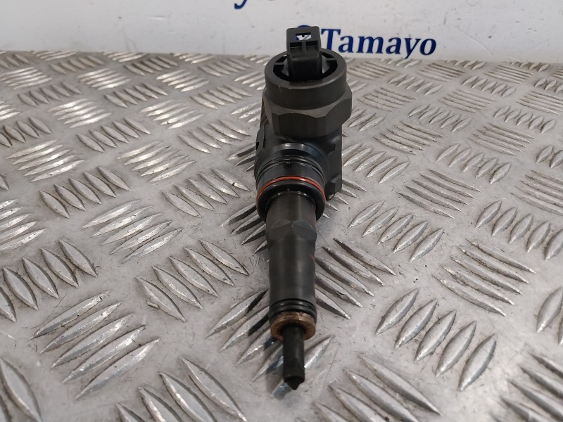 Recambio de inyector para volkswagen passat berlina (3b3) referencia OEM IAM 038130073AA  0414720028