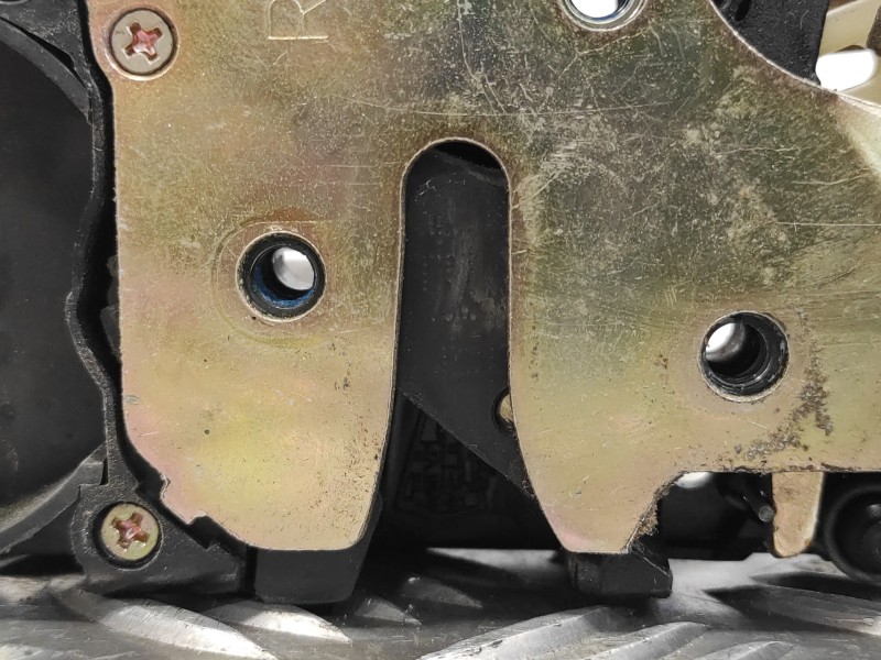 Recambio de cerradura puerta delantera derecha para daewoo lacetti 1.6 cat referencia OEM IAM   