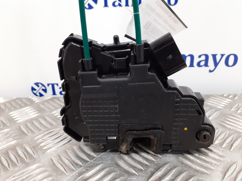 Recambio de cerradura puerta trasera izquierda para ssangyong tivoli premium 4x2 referencia OEM IAM 7131035001  