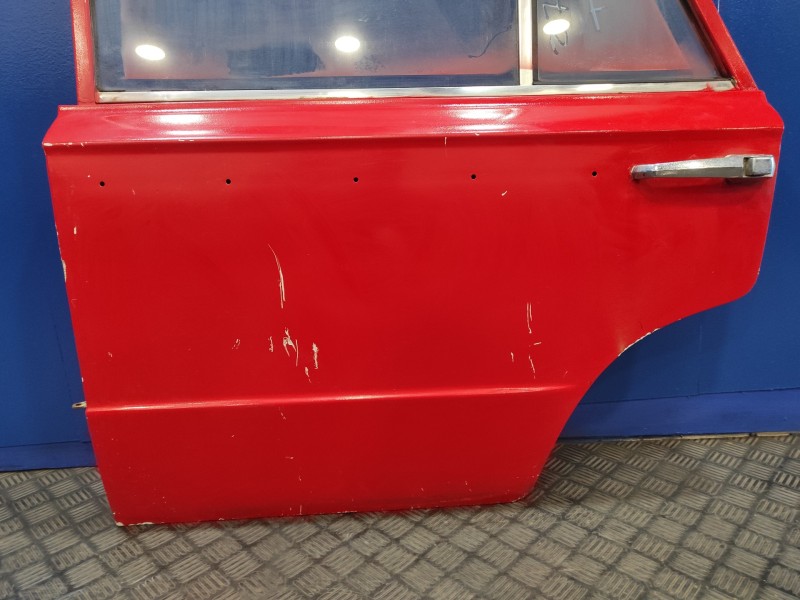 Recambio de puerta trasera izquierda para seat 124 1430 referencia OEM IAM   