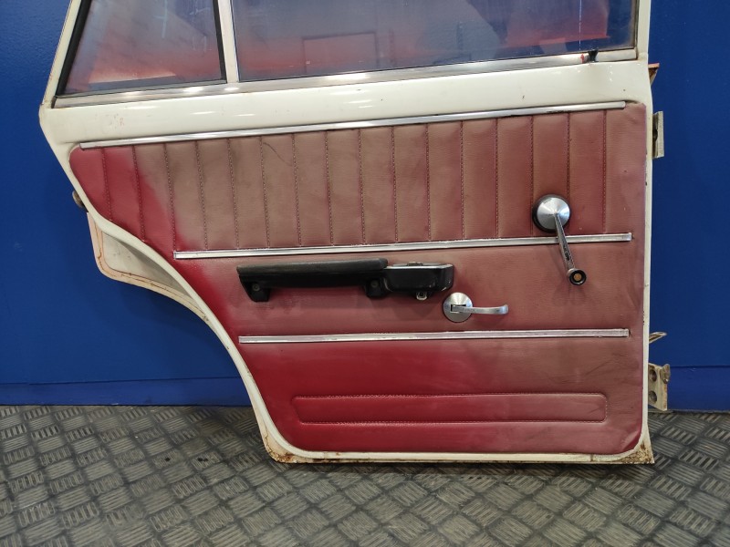 Recambio de puerta trasera izquierda para seat 124 1430 referencia OEM IAM   