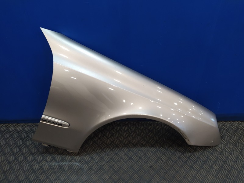 Recambio de aleta delantera derecha para mercedes-benz clase e (w211) berlina 2.6 cat referencia OEM IAM   