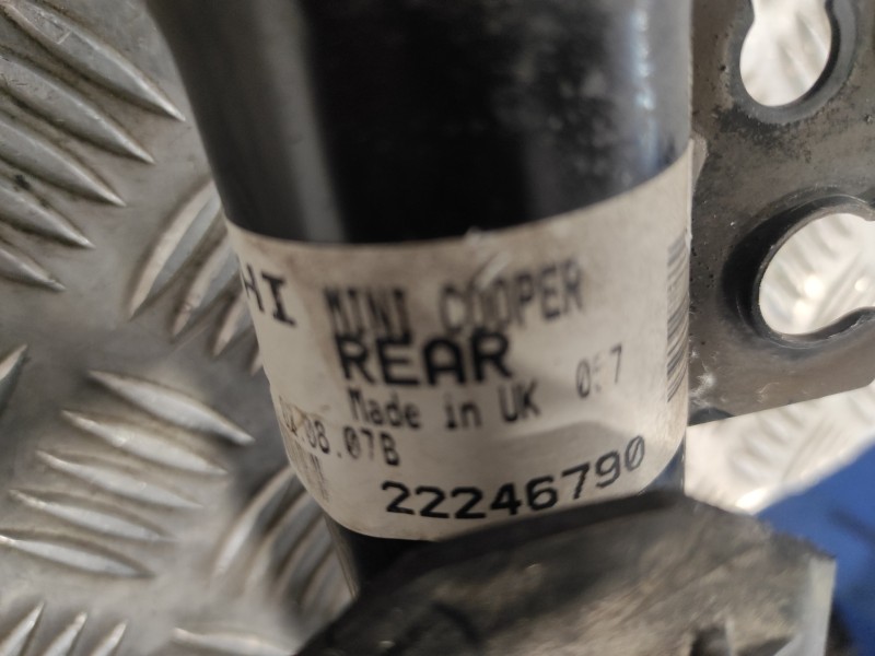 Recambio de amortiguador trasero derecho para mini mini (r56) 1.4 16v cat referencia OEM IAM 22246790  
