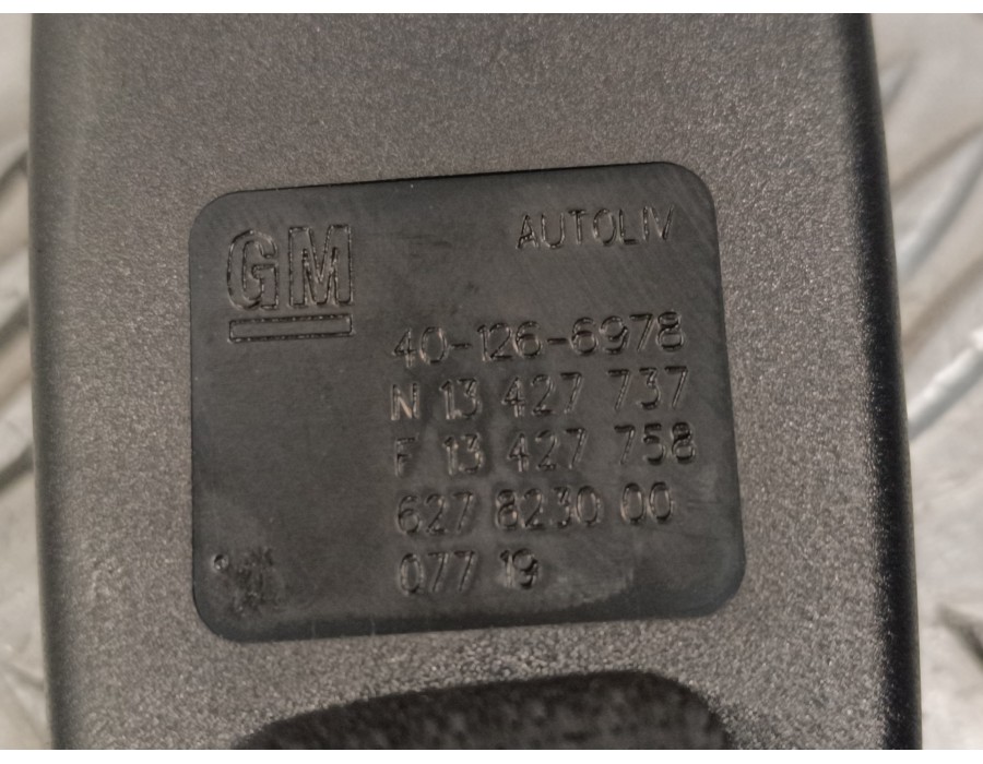 Recambio de cinturon seguridad trasero central para opel corsa e referencia OEM IAM 629472200A N13427737 401266978