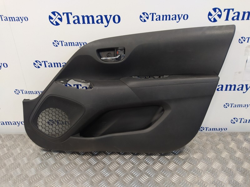 Recambio de guarnecido puerta delantera derecha para toyota aygo 1.0 cat referencia OEM IAM 676100H180  
