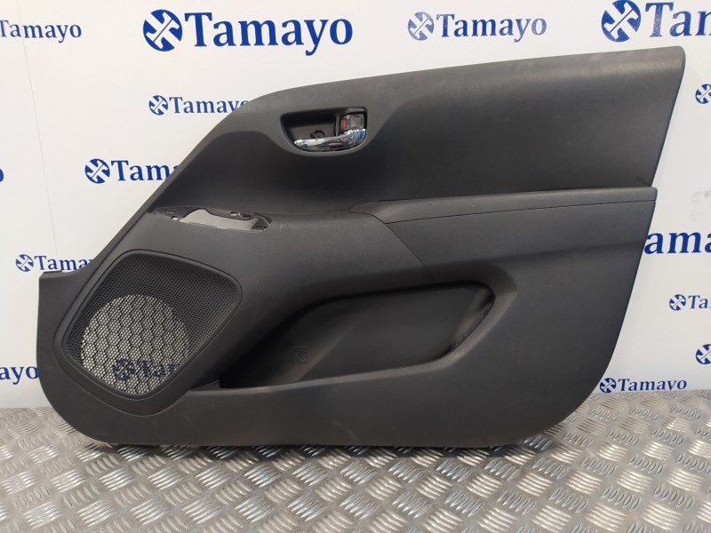 Recambio de guarnecido puerta delantera derecha para toyota aygo 1.0 cat referencia OEM IAM 676100H180  