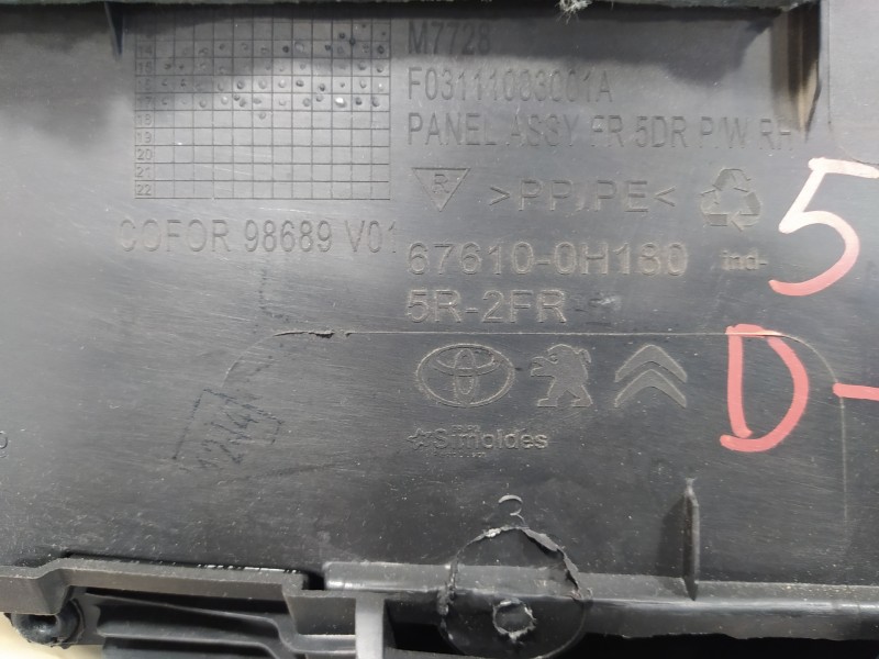 Recambio de guarnecido puerta delantera derecha para toyota aygo 1.0 cat referencia OEM IAM 676100H180  