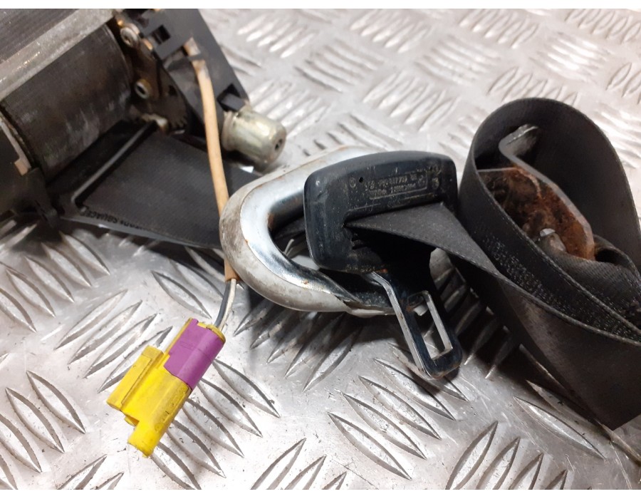 Recambio de cinturon seguridad delantero izquierdo para volkswagen golf iv berlina (1j1) 1.6 16v referencia OEM IAM 33014052A  